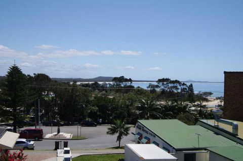 Sea View, 3 Hodgson Street - Accommodation Gladstone 0