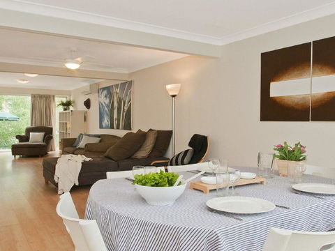 Sea Whispers - A Real Native Outlook - Accommodation Gladstone 1