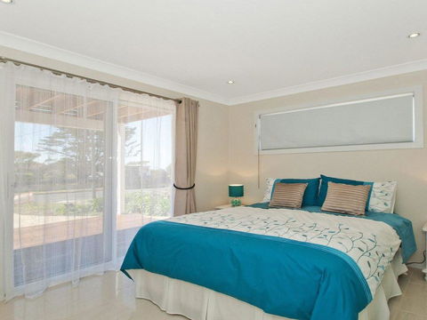 Seacluded - Plenty Of Room For Everyone - Accommodation Gladstone 1