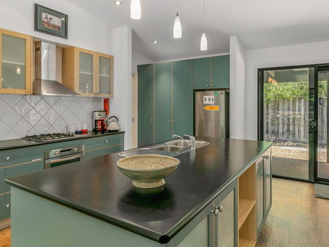 Seacove - Accommodation Gladstone 2