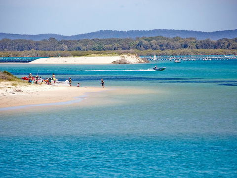 Seahorse 4 - Accommodation Gladstone 2