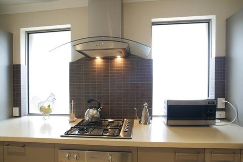 Seal 4 Bedroom House By Shoalwater Executive Homes - Accommodation Gladstone 3