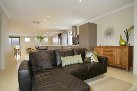 Seal 4 Bedroom House By Shoalwater Executive Homes - Accommodation Gladstone 0