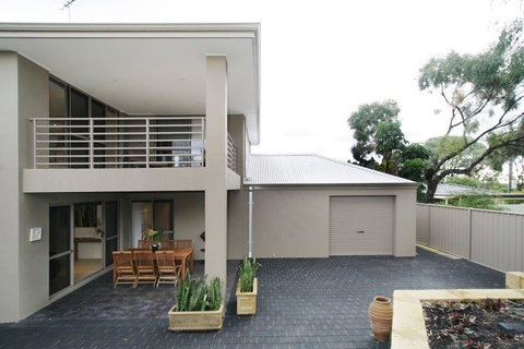 Seal 4 Bedroom House By Shoalwater Executive Homes - Accommodation Gladstone 1