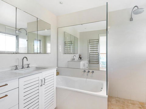 Seascape - Accommodation Gladstone 2