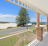 SEASCAPE - An Enticing Lakeside Escape - Accommodation Gladstone