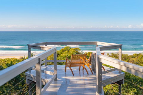 Seascape @ 19 Pindari - Privacy, Space, Views - Accommodation Gladstone 0