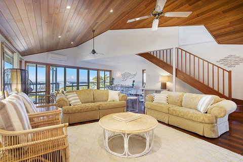 Seascape @ 19 Pindari - Privacy, Space, Views - Accommodation Gladstone 3