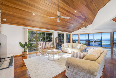 Seascape @ 19 Pindari - Privacy, Space, Views - Accommodation Gladstone 2