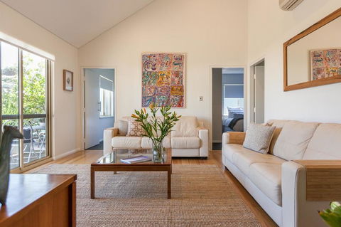 Seaside Apartment - Accommodation Gladstone 0