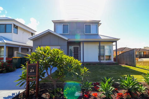 Seaside Escape - Accommodation Gladstone 1