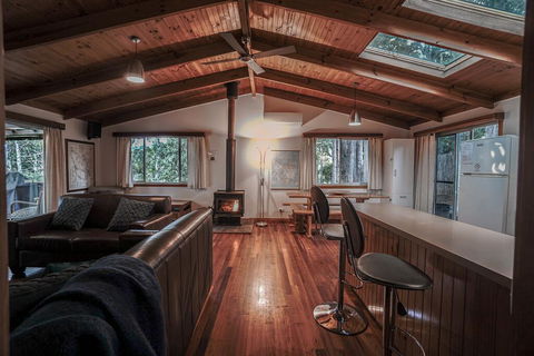 Seaview Retreat - Accommodation Gladstone 0