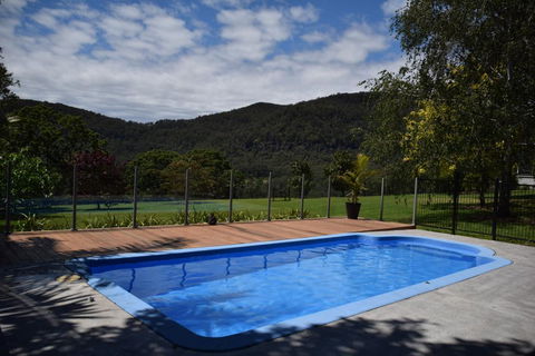 Secrets At Cedar Grove - Accommodation Gladstone 2