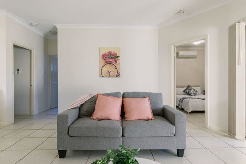 Secure 2 Bed Unit In Gray - Close Palmerston City - Accommodation Gladstone 3