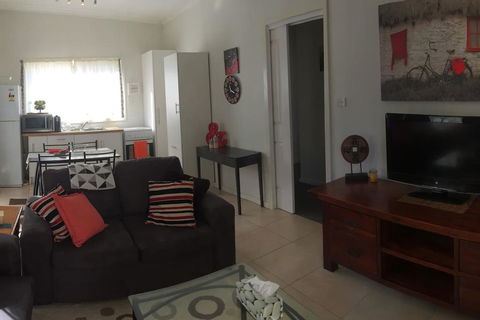 Self-contained Private 2 Bedroom Apartment - Accommodation Gladstone 1