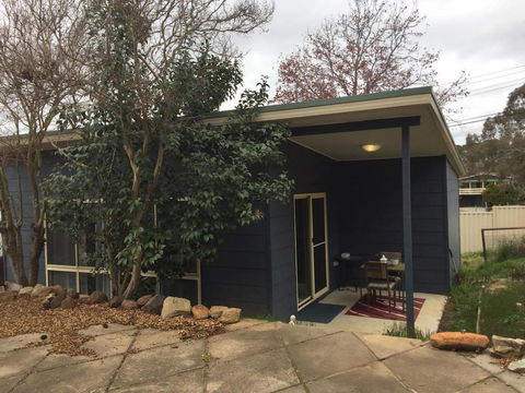 Self-contained Private 2 Bedroom Apartment - Accommodation Gladstone 0