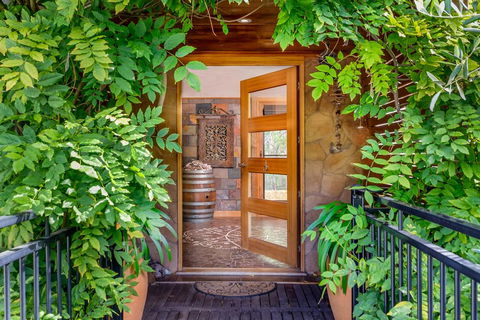 Serena House - Accommodation Gladstone 1