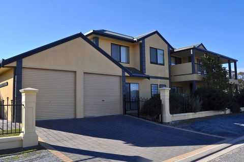 Serendipity - Accommodation Gladstone 2