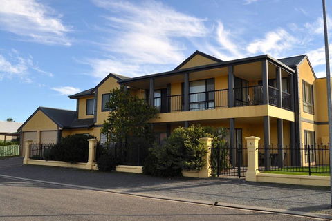 Serendipity - Accommodation Gladstone 0