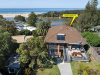 Seven Smiles - riverside location and ocean views