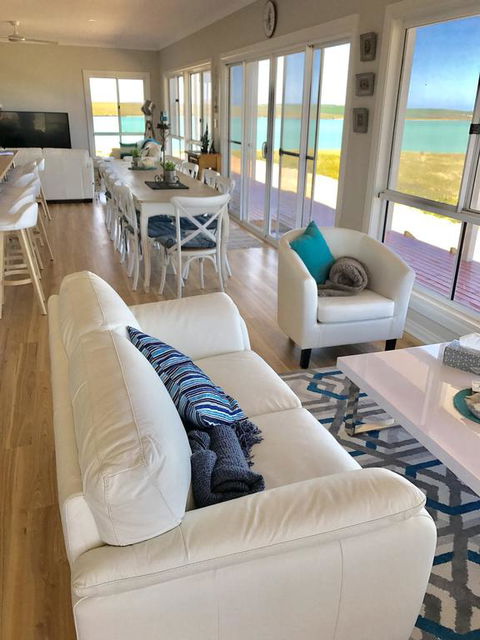 Shades Of Blue Eco Retreat - Accommodation Gladstone 3