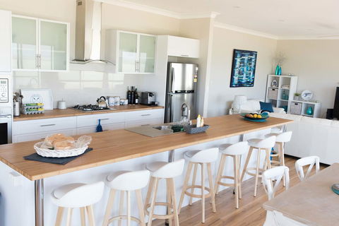 Shades Of Blue Eco Retreat - Accommodation Gladstone 1