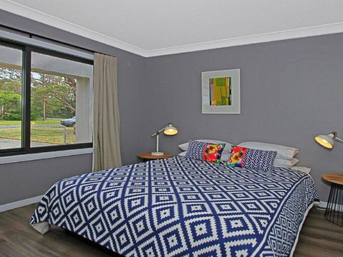 Shady Palms - Modern Beach House With Studio - Accommodation Gladstone 3
