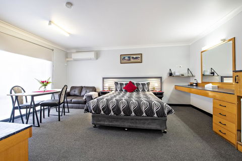 Shearing Shed Motor Inn - Accommodation Gladstone 3