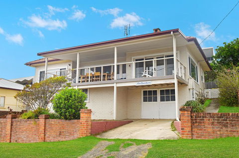Shellseekers, 4 Hodgson Street - Accommodation Gladstone 0