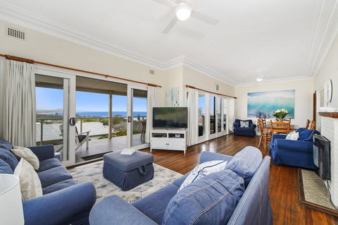 Shellseekers, 4 Hodgson Street - Accommodation Gladstone 1