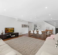 Shelly Beach Family Hideaway - Pool Beach Golf - Accommodation Gladstone