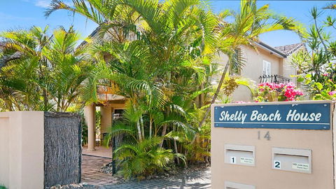 Shelly Beach House 1 - Accommodation Gladstone 1