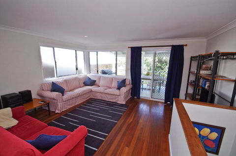 Shiloh Holiday House, 14 East Street - Accommodation Gladstone 2