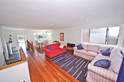Shiloh Holiday House, 14 East Street - Accommodation Gladstone 3