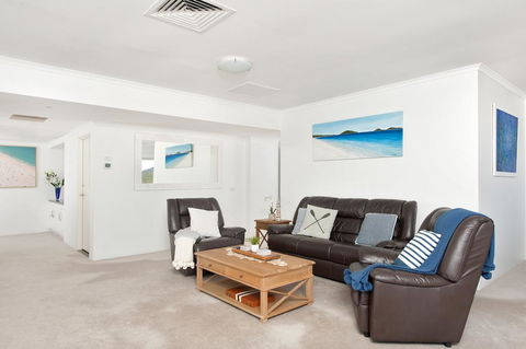 Shoal Bay Penthouse With Views And Resort Facilities - Accommodation Gladstone 1
