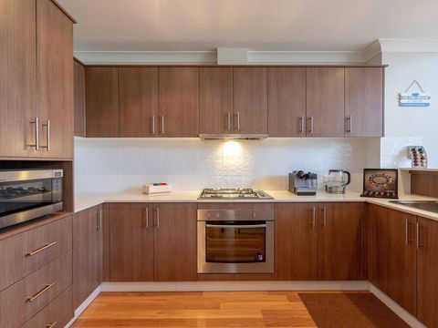 Shore To Please - Comfort, Cafes And Beaches - Accommodation Gladstone 3