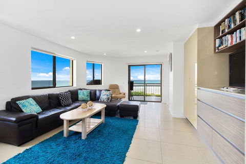 Shoreline Nine Penthouse With Ocean Views - Accommodation Gladstone 1