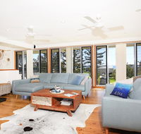 Shores - Pet-Friendly - 1 Min Walk to Beach - Accommodation Gladstone