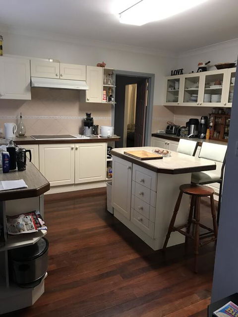 Short Stays At Janines - Accommodation Gladstone 0