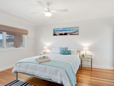 Sienna By The Sea - Spacious Coastal Getaway - Accommodation Gladstone 3