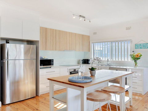 Sienna By The Sea - Spacious Coastal Getaway - Accommodation Gladstone 2