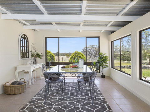 Silky Oak Cottage - Cosy With Country Views - Accommodation Gladstone 0
