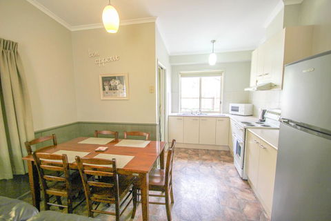 Silver Birches Holiday Unit 6 - Accommodation Gladstone 3