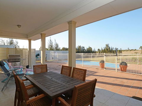 Silver Springs 6br Luxury Homestead With Wifi, Pool. Fireplace, Views, Olives And Space - Accommodation Gladstone 1