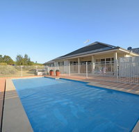 Silver Springs 6br Luxury Homestead with Wifi Pool. Fireplace Views Olives and Space - Accommodation Gladstone