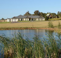 Silver Springs Estate 4br house  6br house with Wifi Pool. Fireplace Views Olives and Space - Accommodation Gladstone