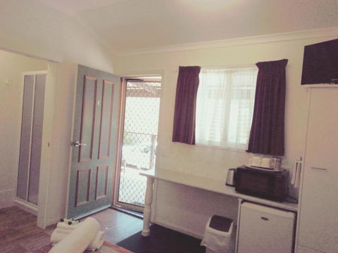 Silver Wattle Cabins - Accommodation Gladstone 1