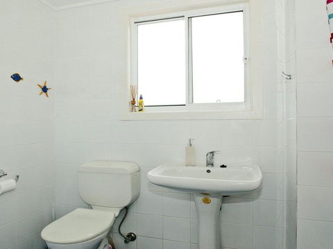 Silvermere Cottage - A Cosy Family Getaway - Accommodation Gladstone 2