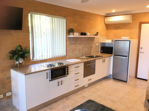 SilverWaters Waterfront Accommodation - Accommodation Gladstone 2