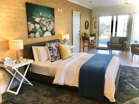 SilverWaters Waterfront Accommodation - Accommodation Gladstone 0